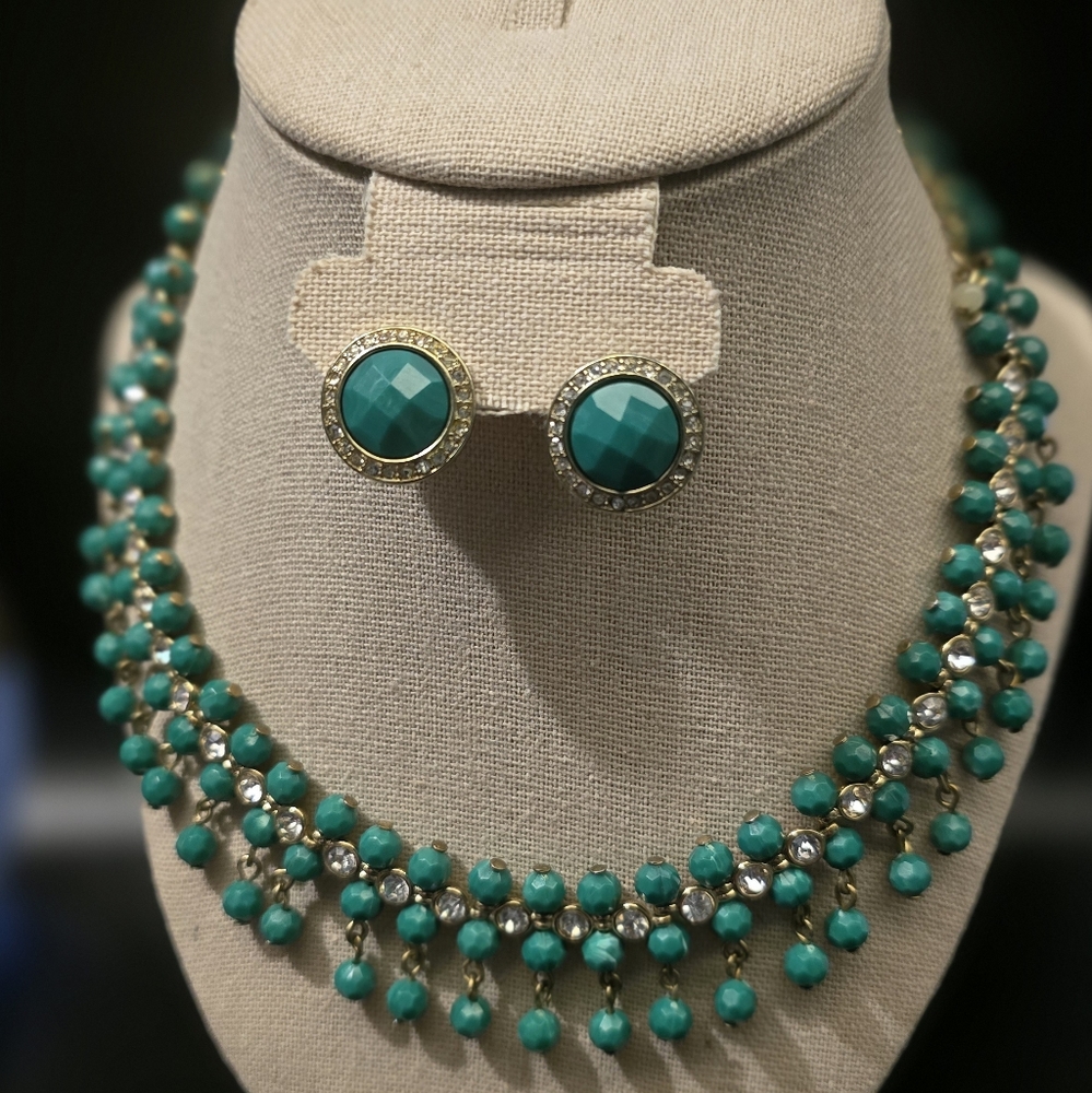 Avon Turquoise and Gold Beaded Necklace Set